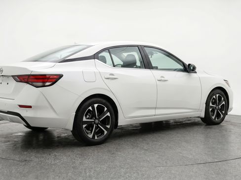 Used 2025 Nissan Sentra SV FWD image 9