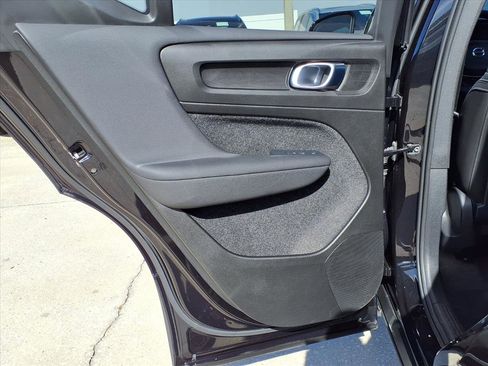 Certified 2024 Volvo XC40 B5 Plus image 19