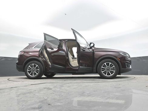 Used 2019 Lincoln Nautilus Select AWD/4WD image 57