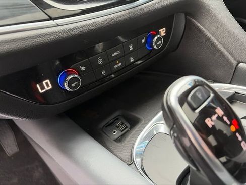 Used 2020 Buick Enclave Essence w/ Sound and Sites Package AWD/4WD image 5