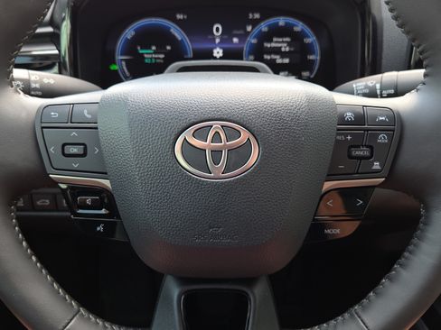 Certified 2025 Toyota Camry XLE w/ Premium Plus Package FWD image 28