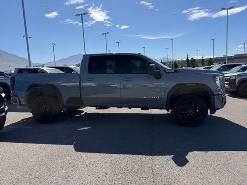 Used 2025 GMC Sierra 2500 AT4 AWD/4WD image 4