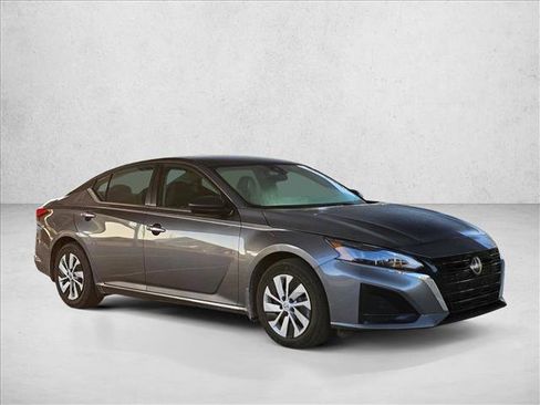 Used 2024 Nissan Altima 2.5 S image 3