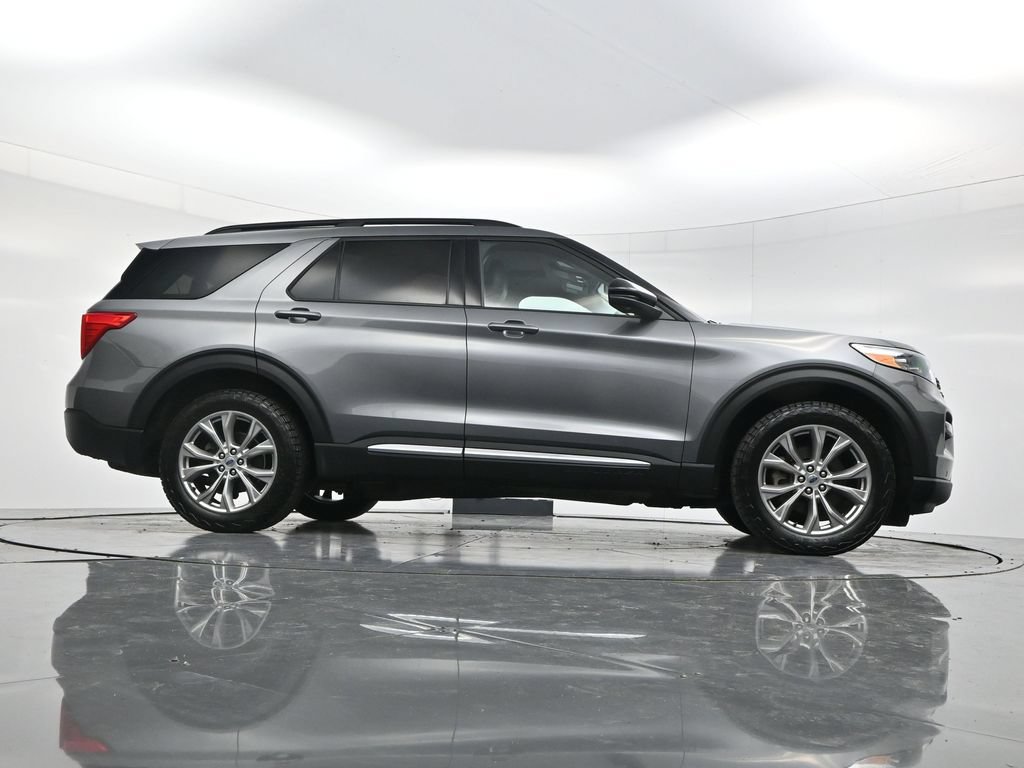 Used 2024 Ford Explorer XLT w/ Equipment Group 202A AWD/4WD image 48