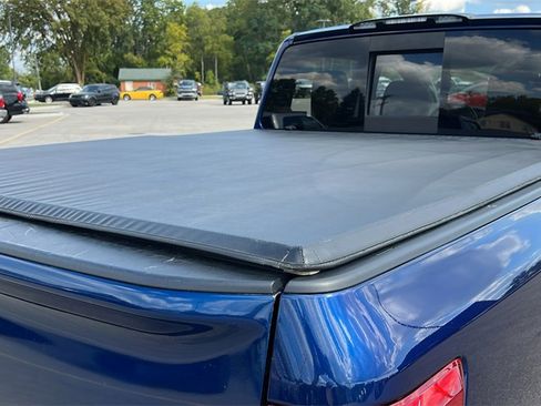 Used 2017 Nissan Titan SV image 33