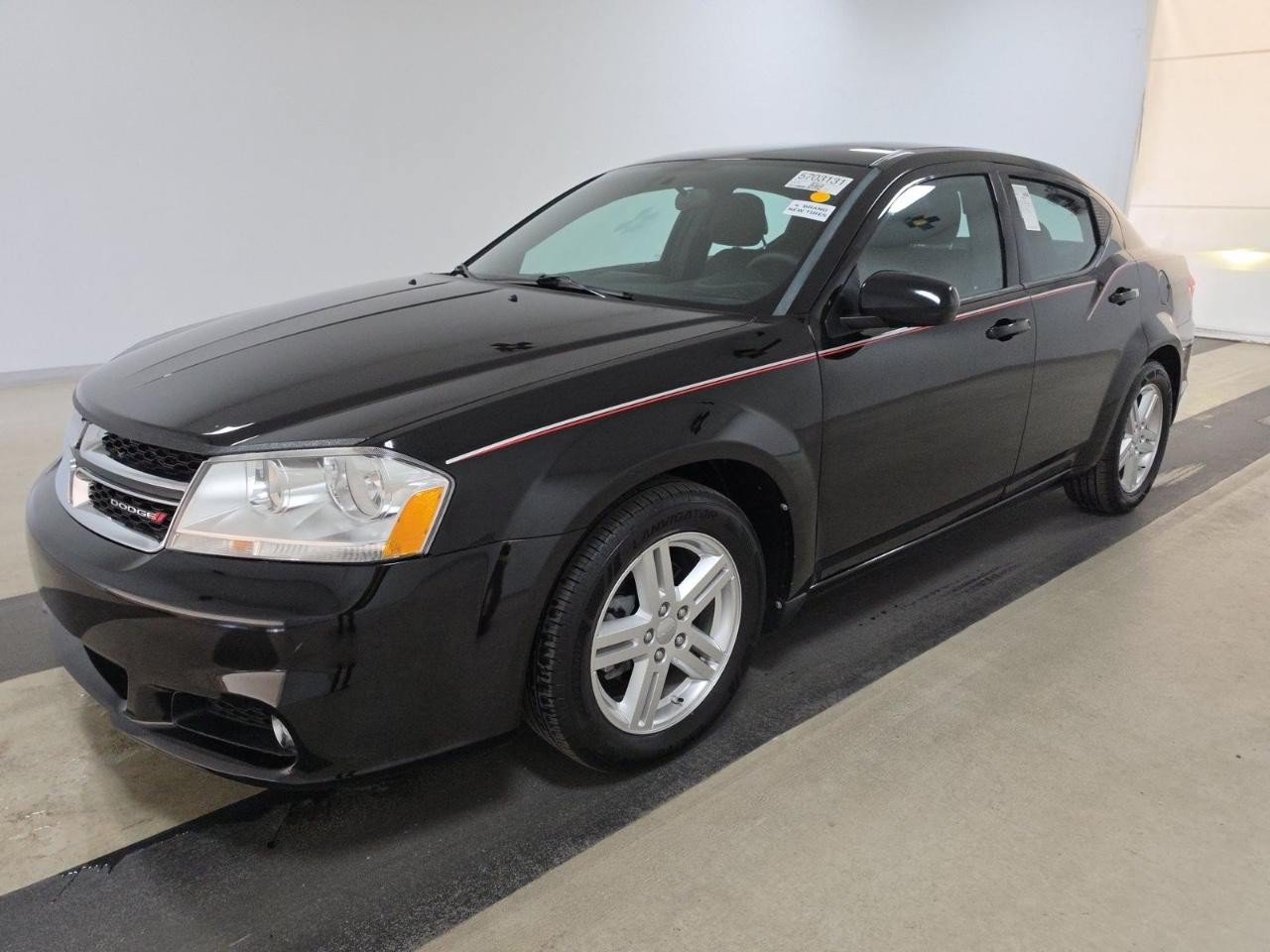 Used 2013 Dodge Avenger SXT FWD image 3
