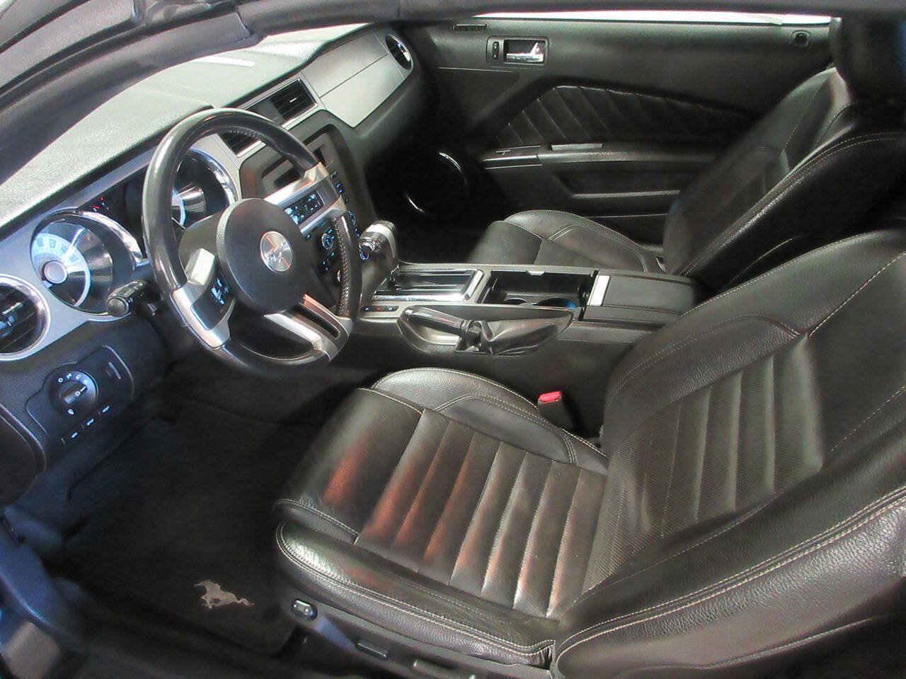 Used 2011 Ford Mustang Premium w/ 202A Rapid Spec Order Code RWD image 7