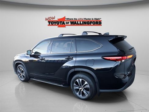 Certified 2022 Toyota Highlander XLE image 3