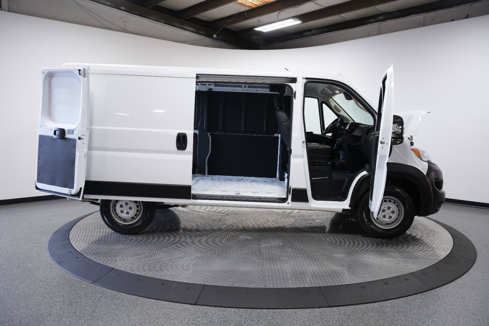 Used 2025 RAM ProMaster 2500 w/ Convenience Group FWD image 10