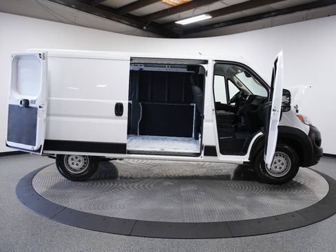 Used 2025 RAM ProMaster 2500 w/ Convenience Group FWD image 10