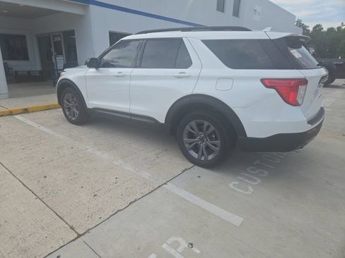 Used 2024 Ford Explorer XLT w/ Equipment Group 202A AWD/4WD image 15
