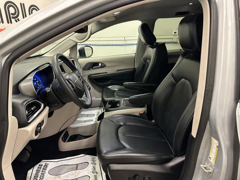 Certified 2023 Chrysler Pacifica Touring-L FWD image 22