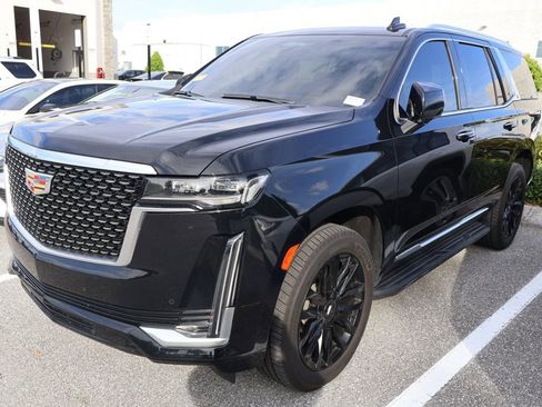 Used 2022 Cadillac Escalade Luxury image 2