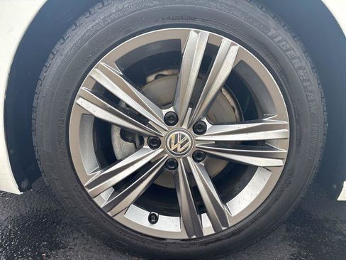 Used 2021 Volkswagen Jetta R-Line w/ R-Line Cold Weather Package image 4