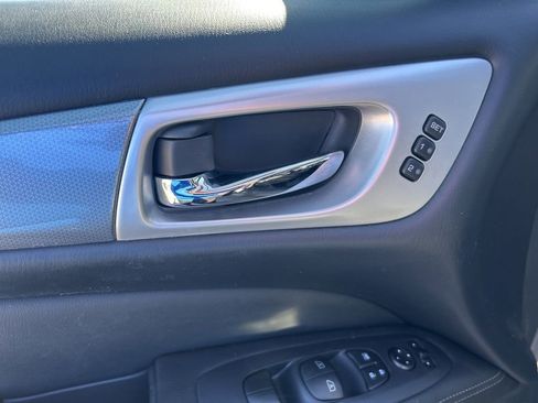 Used 2019 Nissan Pathfinder SL w/ Cargo Package image 37