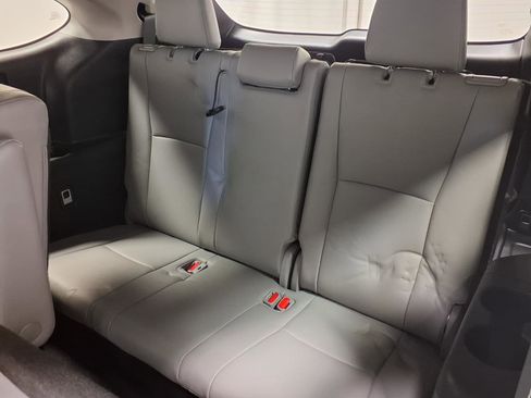 Used 2023 Toyota Highlander XLE image 27