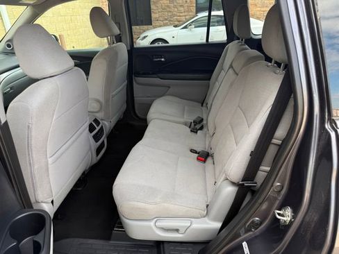 Used 2017 Honda Pilot EX image 7