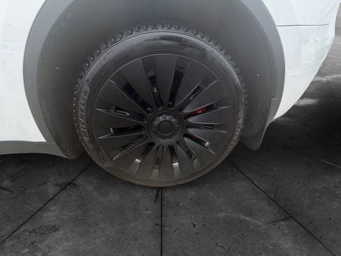 Used 2023 Tesla Model Y Long Range image 29