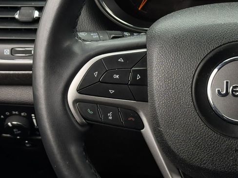 Used 2018 Jeep Grand Cherokee Altitude RWD image 13