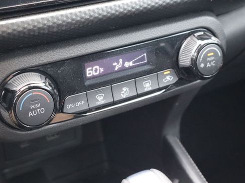 Used 2022 Nissan Kicks SV FWD image 22
