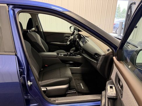 Used 2022 Nissan Rogue S AWD/4WD image 9