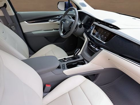Certified 2025 Cadillac XT6 Premium Luxury w/ Technology Package FWD image 32