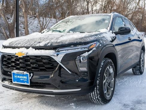 Used 2024 Chevrolet Trax LT w/ Driver Confidence Package image 2