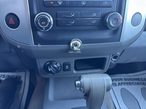 Used 2013 Nissan Frontier SV image 30