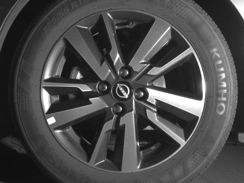 Used 2025 Nissan Versa SV image 9