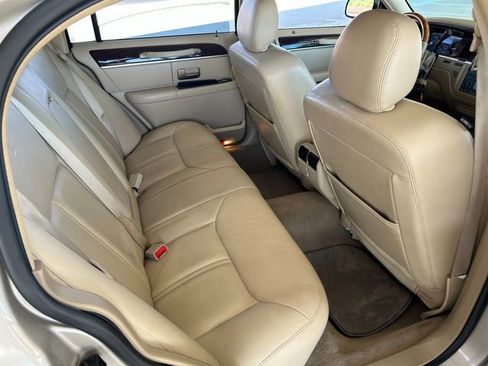 Used 2008 Lincoln Town Car Signature Limited image 29