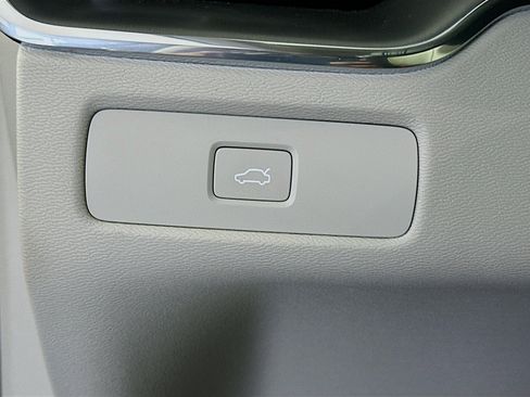Used 2023 Volvo XC60 B5 Core AWD/4WD image 17