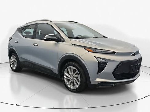 Used 2023 Chevrolet Bolt EUV LT w/ Driver Confidence Package image 2