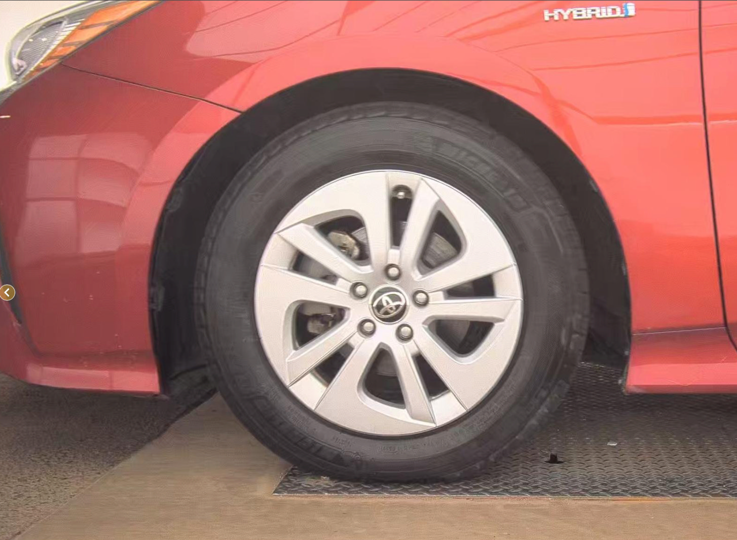 Used 2018 Toyota Prius One FWD image 9