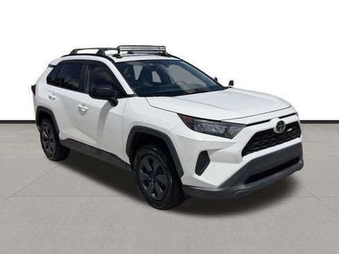 Used 2021 Toyota RAV4 LE FWD image 3