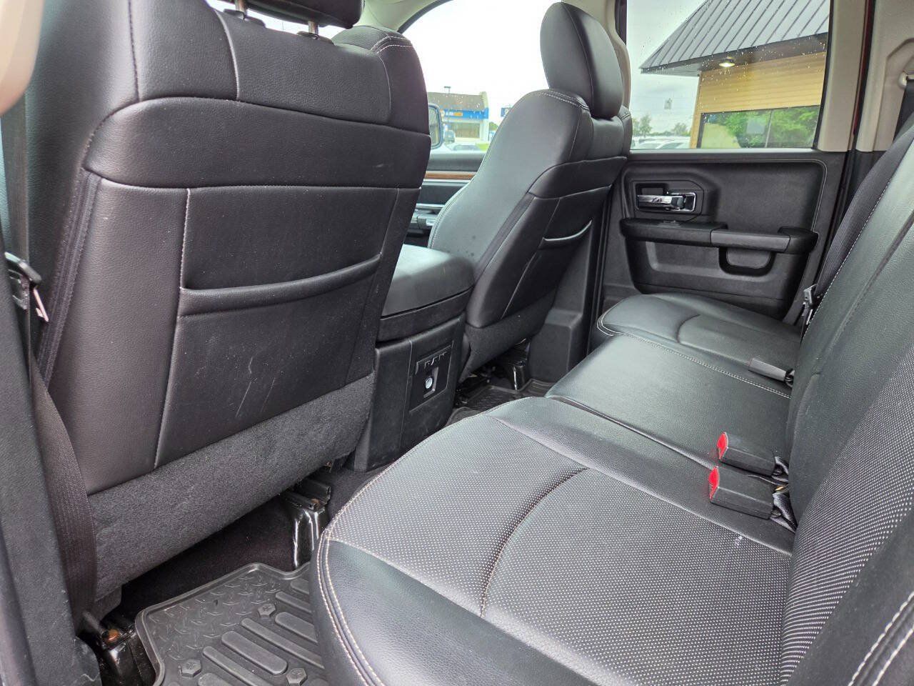 Used 2017 RAM 1500 Laramie w/ Convenience Group AWD/4WD image 38