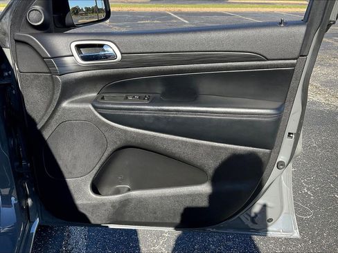 Used 2021 Jeep Grand Cherokee Laredo X image 18