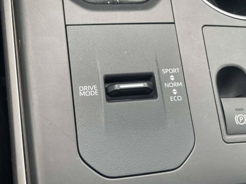 Used 2023 Toyota Highlander XLE FWD image 20