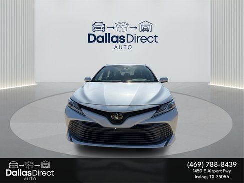 Used 2018 Toyota Camry XLE image 3
