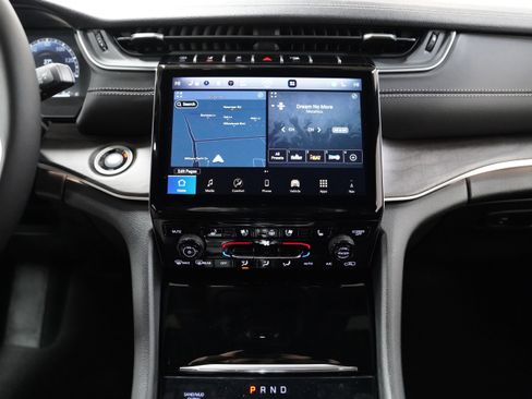 New 2025 Jeep Grand Cherokee L Limited image 24