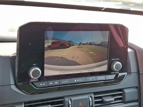 Used 2024 Nissan Pathfinder S image 18