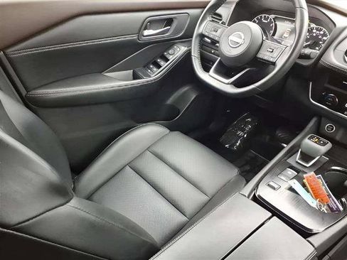 Used 2023 Nissan Rogue SV w/ SV Premium B Package image 9