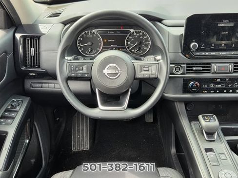Used 2024 Nissan Pathfinder S AWD/4WD image 11