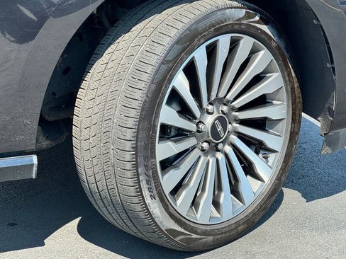 Used 2021 Lincoln Navigator Reserve w/ Luxury Package AWD/4WD image 9