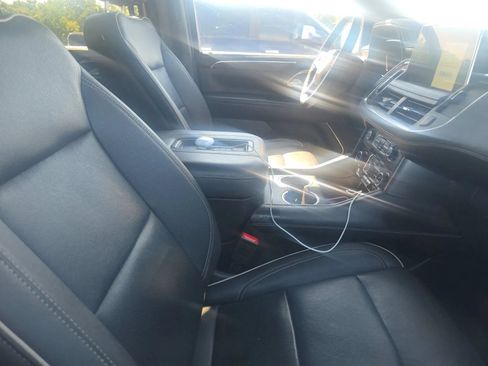 Used 2023 Chevrolet Suburban Premier RWD image 9