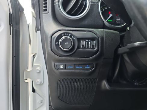 Used 2022 Jeep Wrangler Unlimited Sahara w/ Cold Weather Group AWD/4WD image 23