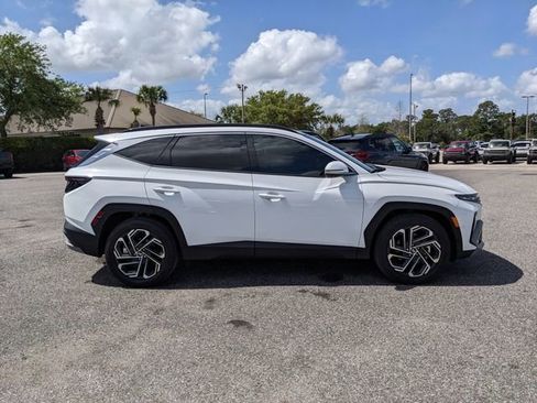 Used 2025 Hyundai Tucson Limited FWD image 3