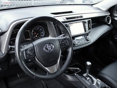 Used 2017 Toyota RAV4 Limited image 27