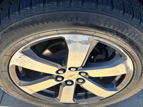 Used 2020 Chevrolet Traverse LT w/ LT Premium Package image 9