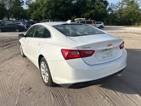 Used 2025 Chevrolet Malibu LT image 3
