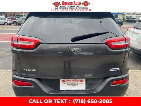 Used 2017 Jeep Cherokee Latitude w/ Comfort & Sound Group image 5